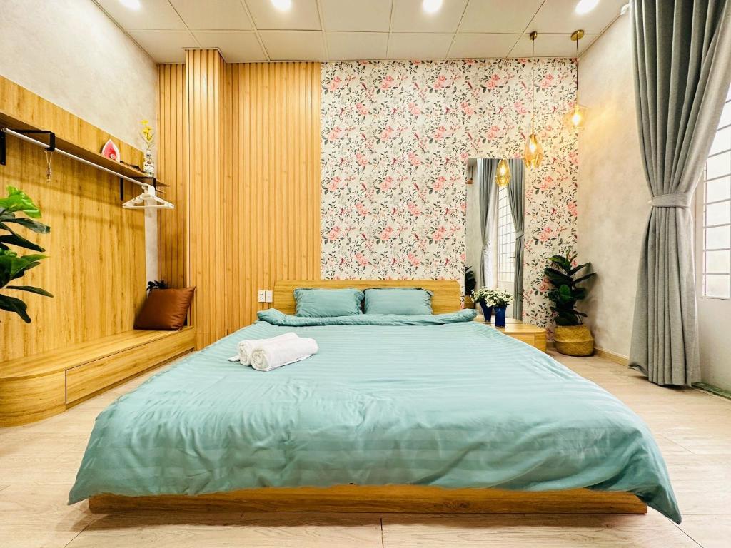 Our House with Balcony Dist 1 next to Bui Vien Street, HoChiMinh