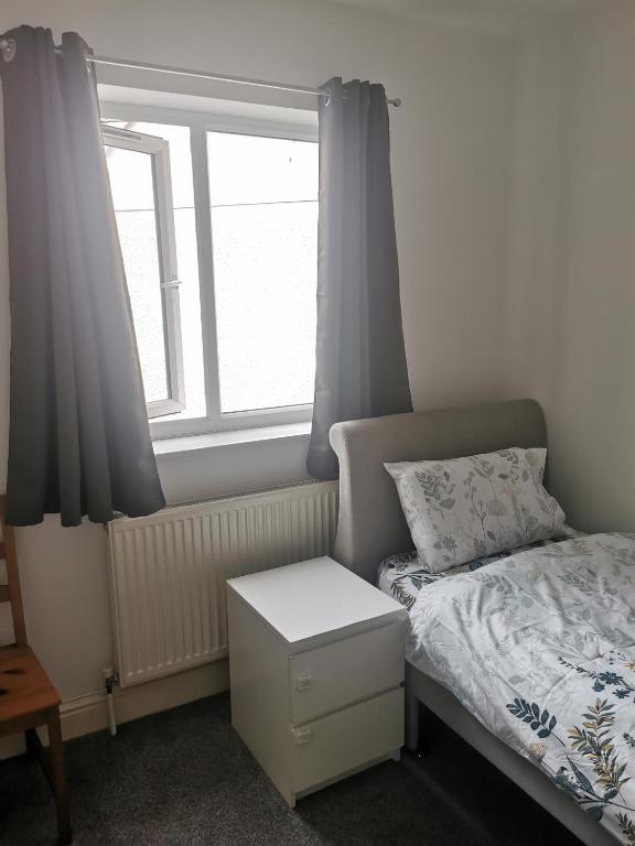 a small bedroom with a bed and a window at FFSGL3 in Barking