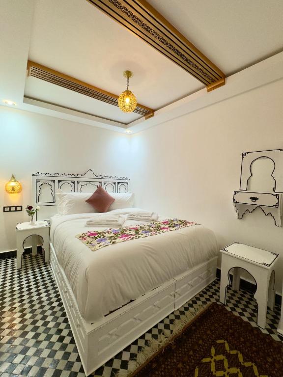 A bed or beds in a room at Dar MD