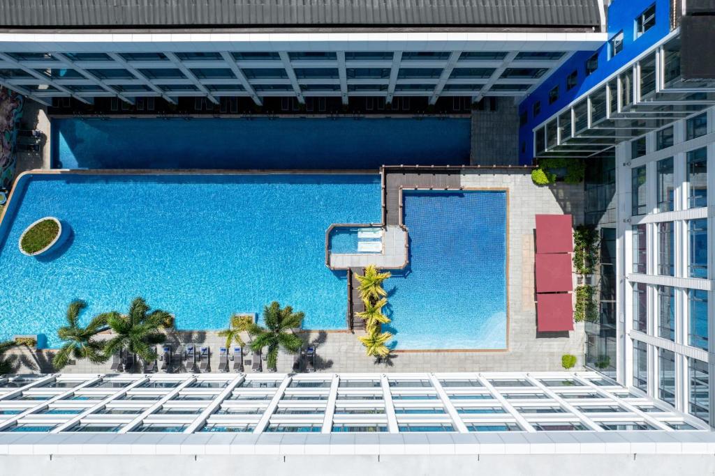 Bazén v ubytování Four Points by Sheraton Boracay nebo v jeho okolí
