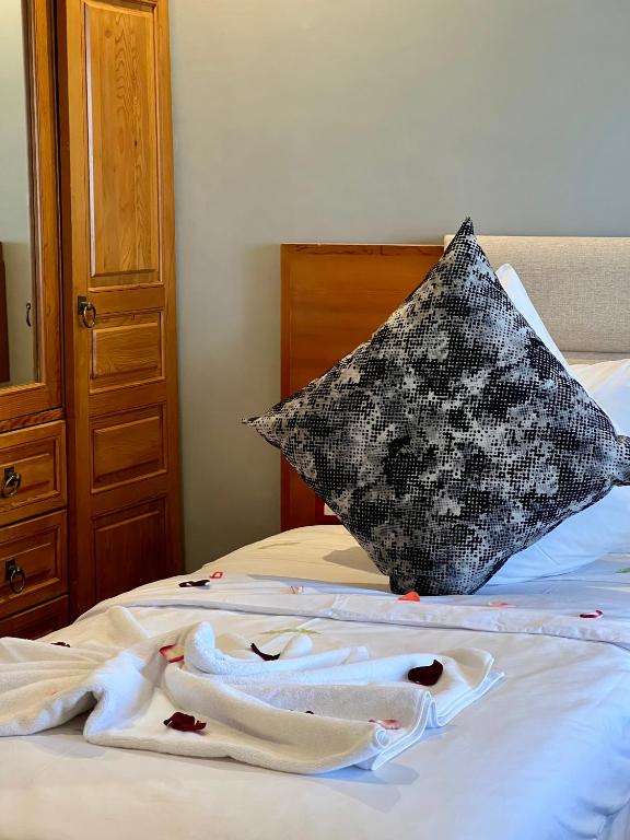Postel nebo postele na pokoji v ubytování Pavillon du Golf -Palmeraie suites