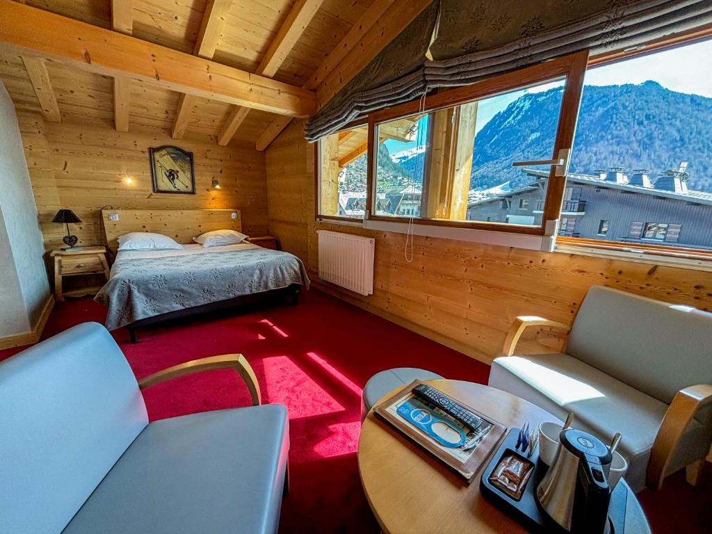 Nespecifikovaný výhled na hory nebo výhled na hory při pohledu z hotelu