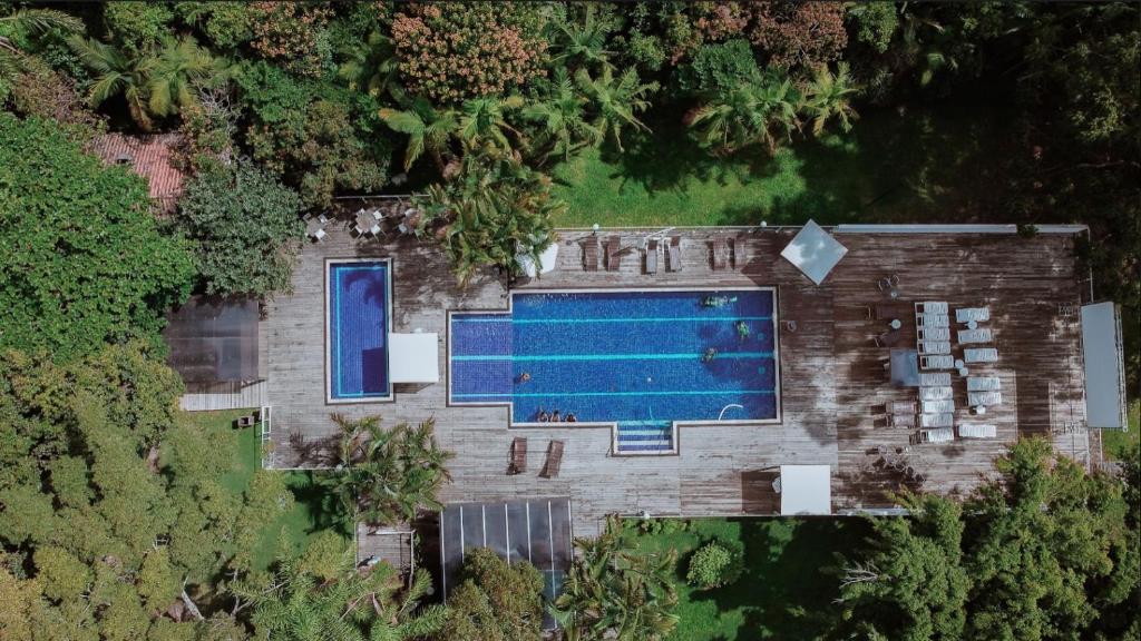 an overhead view of a swimming pool at Eco Hotel Oceanomare in Florianópolis