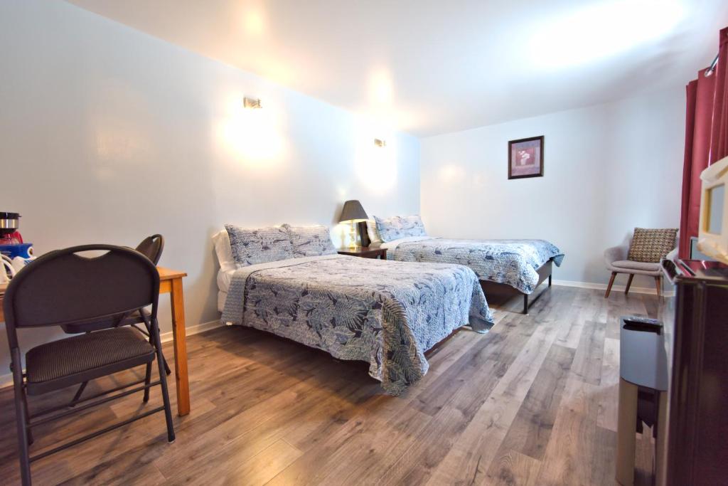 Postel nebo postele na pokoji v ubytování Jacques Cartier Motel