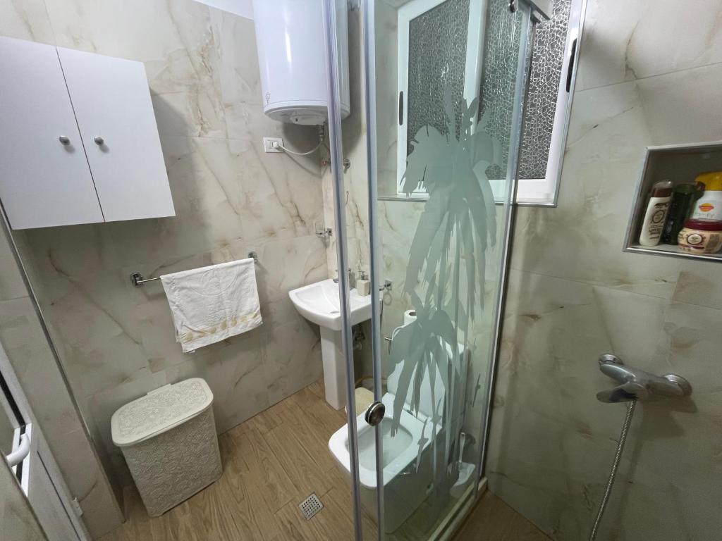 Uma casa de banho em Apartment Koka