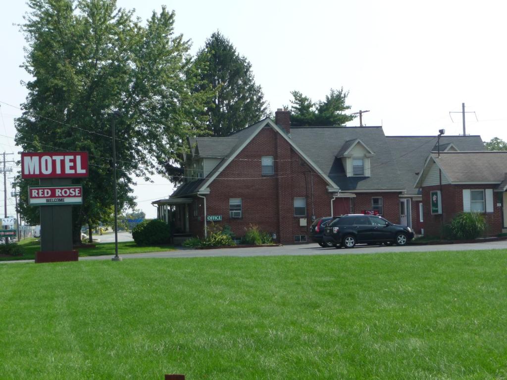a motel sign in front of a house at Red Rose Motel in Elizabethtown