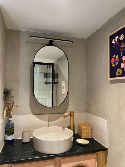 Fotografie z fotogalerie ubytování Logement atypique et charmant dans les marais, studio espace ouvert v destinaci Vue