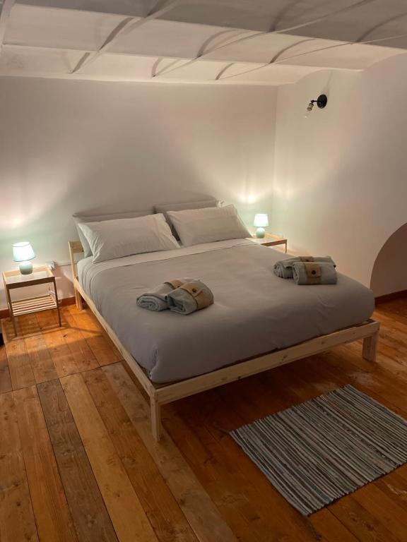Un pat sau paturi într-o cameră la Casa Adelaide