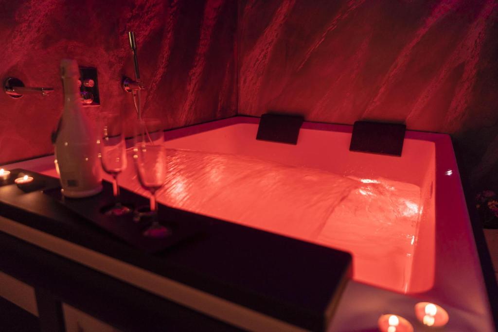 Φωτογραφία από το άλμπουμ του Blue Hole b&b Santeramo in colle e Jacuzzi Suite σε Santeramo in Colle