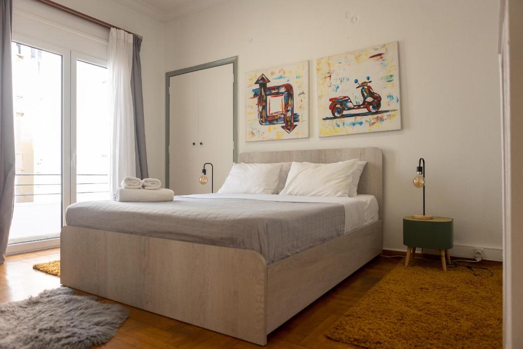 Postel nebo postele na pokoji v ubytování Acropolis View 4-BD Central Apartment