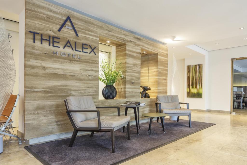 Posezení v ubytování The Alex Hotel