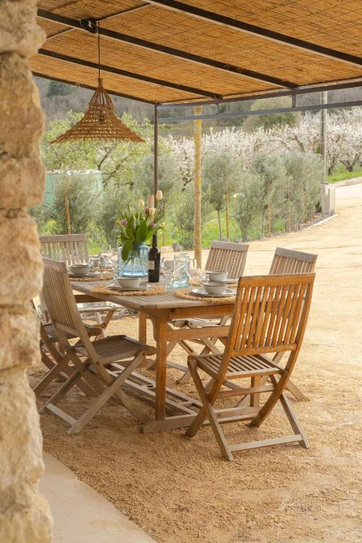 Patio o area all'aperto di L'Atelier des Vignes