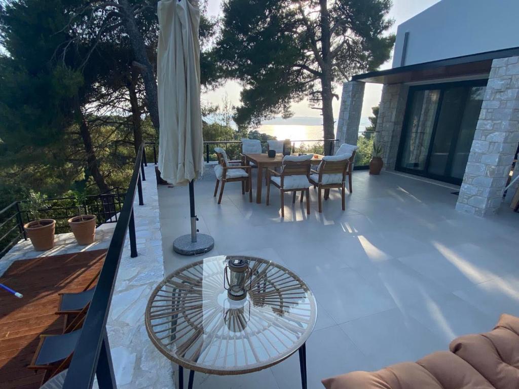 Balcon ou terrasse dans l'établissement Allure Luxury Villas 3&4 Serenity Retreat
