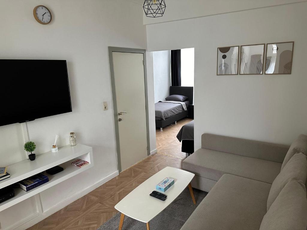 Televizorius ir (arba) pramogų centras apgyvendinimo įstaigoje Cosy Antwerp Apartment (4p)