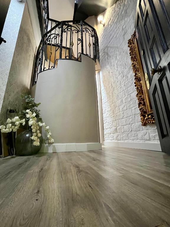 an empty room with wood floors and a staircase at Torres de la Catedral in Jaén