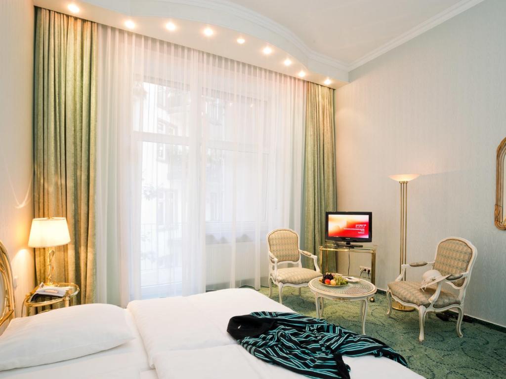 TV a/nebo společenská místnost v ubytování Hotel Palmenhof