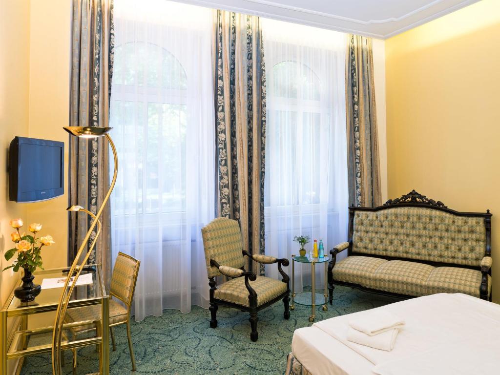 Postel nebo postele na pokoji v ubytování Hotel Palmenhof
