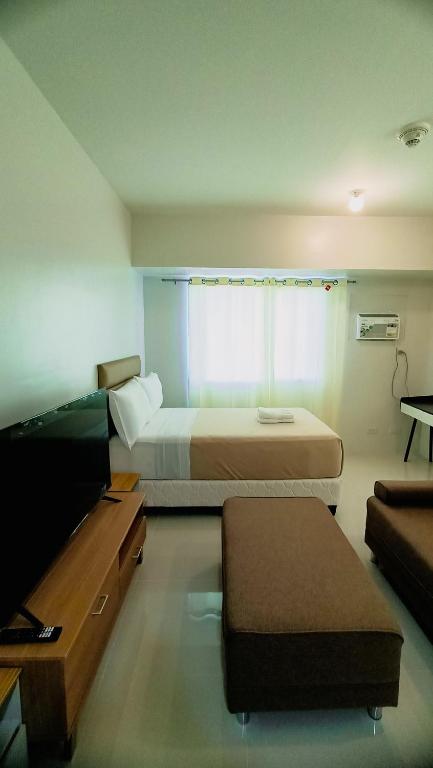 A bed or beds in a room at Mabolo Taft East Gate