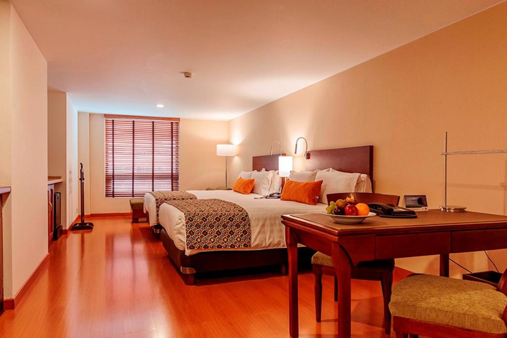 Postel nebo postele na pokoji v ubytování Hotel Estelar Suites Jones
