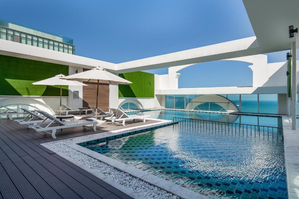 Bazén v ubytování Paracel Beach Hotel nebo v jeho okolí