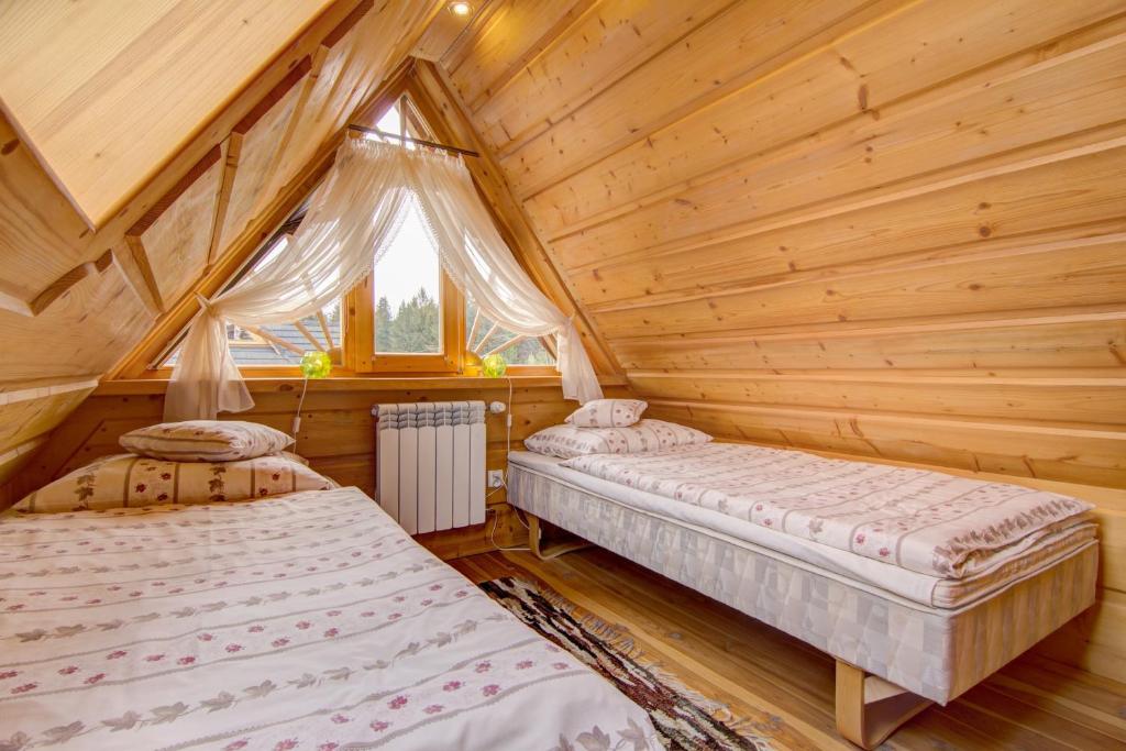 Posteľ alebo postele v izbe v ubytovaní Domki Tatra Lux Zakopane