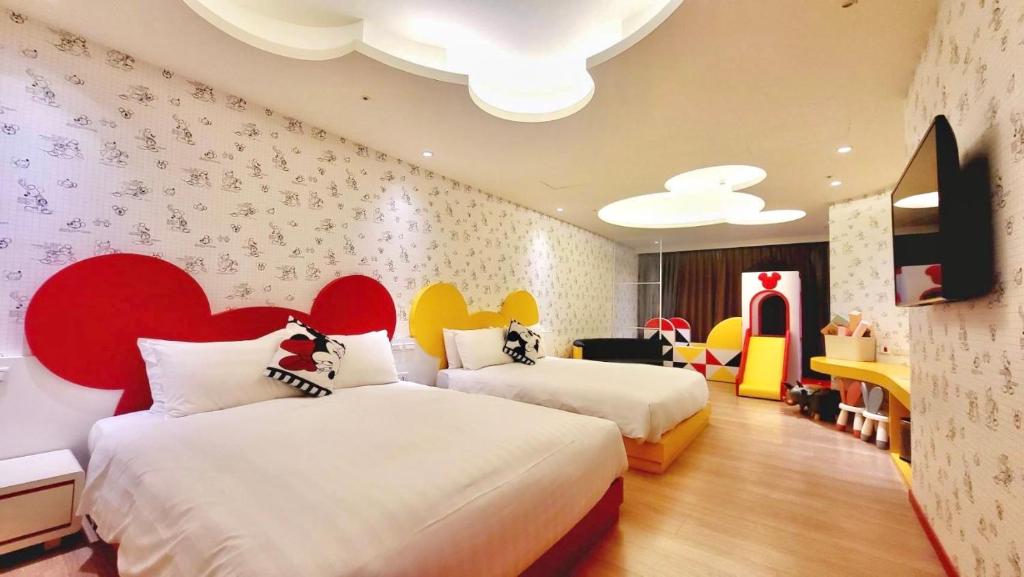 Letto o letti in una camera di Grand Bay Resort Hotel