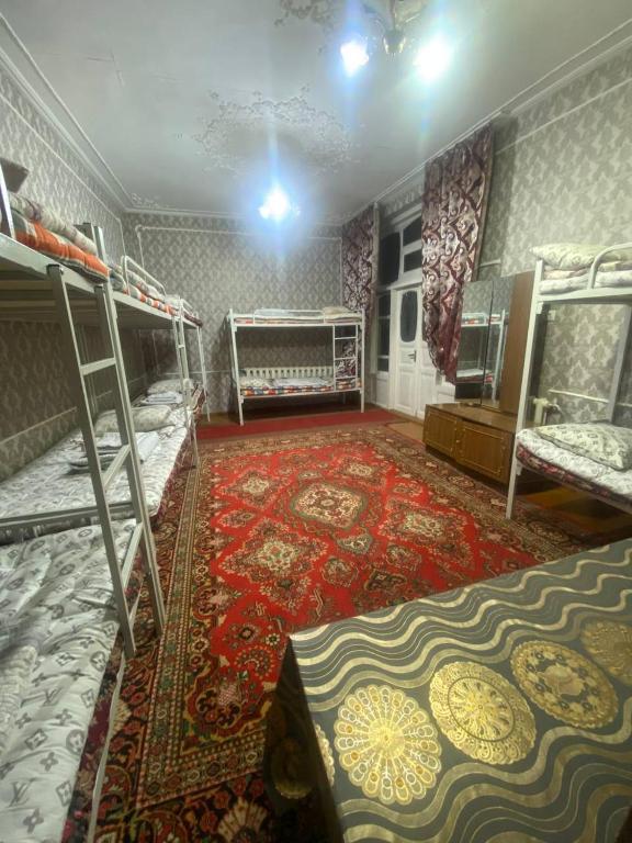 Ozod Guest House - 10床混合宿舍间的床位