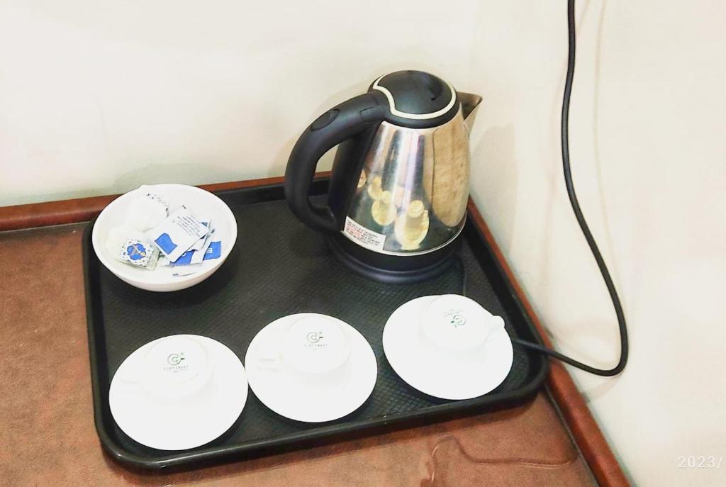 Příslušenství pro přípravu čaje a kávy v ubytování The Parion Business Class Hotel