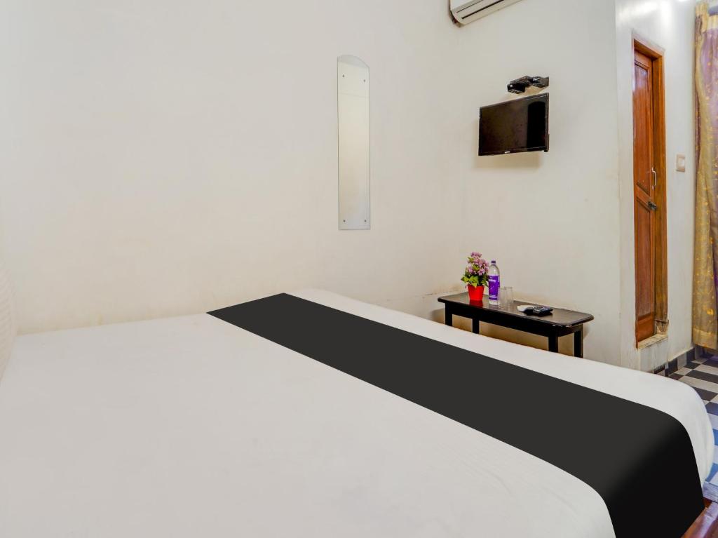 Кровать или кровати в номере OYO Classic Grand Residency