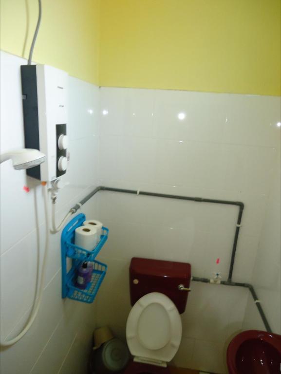 Vannituba majutusasutuses D'pinggir Guest Room