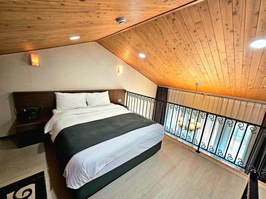 Postel nebo postele na pokoji v ubytování Hotel Thesoom Forest