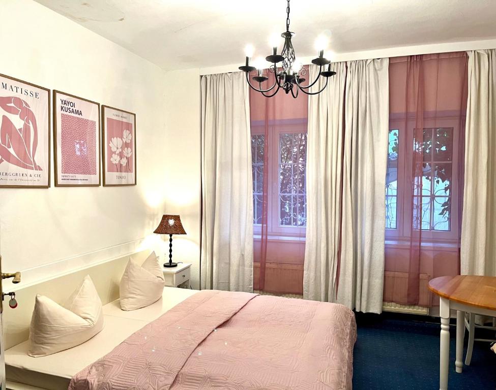 Postel nebo postele na pokoji v ubytování Hotel Mariahilf München