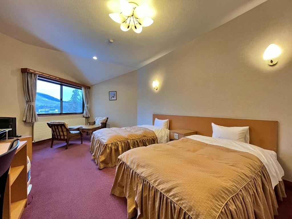 Postel nebo postele na pokoji v ubytování ペンション湖風 KOFU a lodging accommodation