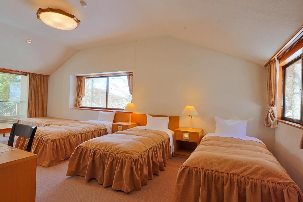 Postel nebo postele na pokoji v ubytování ペンション湖風 KOFU a lodging accommodation
