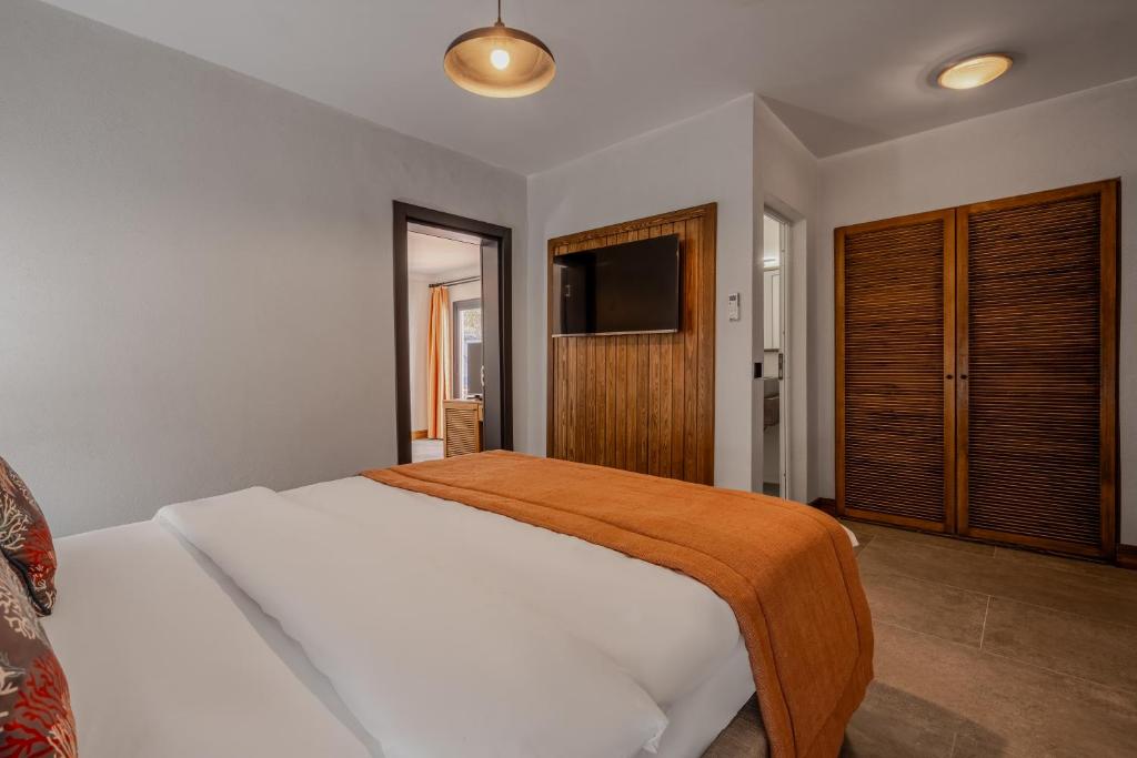A bed or beds in a room at Hotel Centro Bodrum
