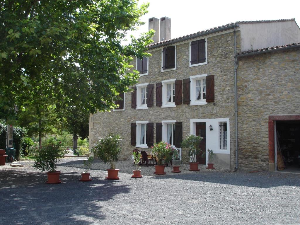 a brick building with potted plants in front of it at Domaine De Luzenac in Fa