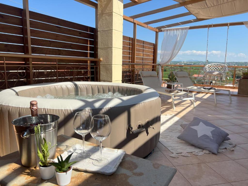 Fotografie z fotogalerie ubytování DoorMat# Wait 'N Sea, Jacuzzi, Luxury Stone House v destinaci Epanomi