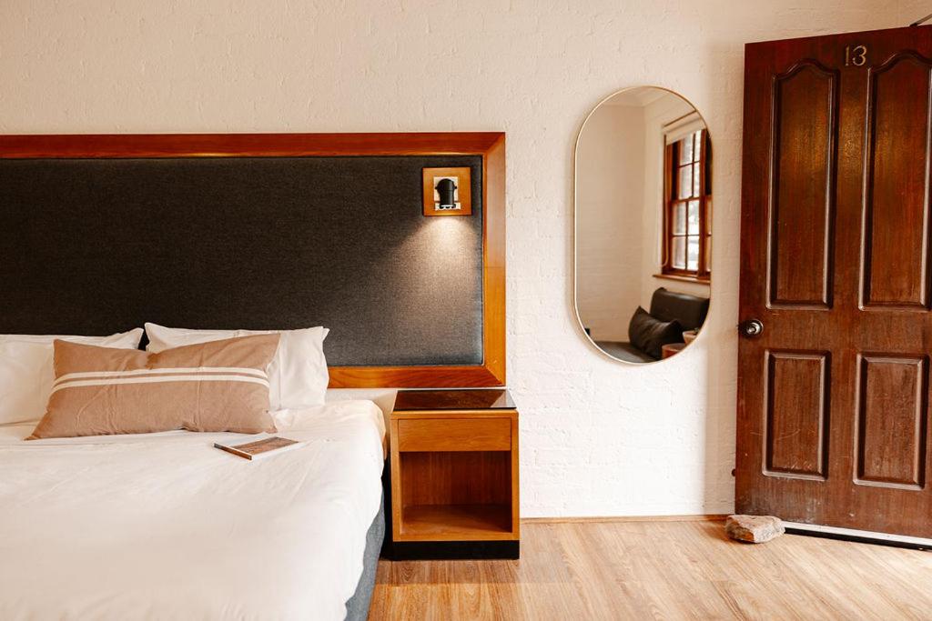 Wisemans Retreat - Deluxe Double Or Twin Room With Mountain View