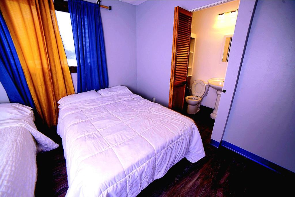 Postel nebo postele na pokoji v ubytování Cozy Private Room With Two Beds