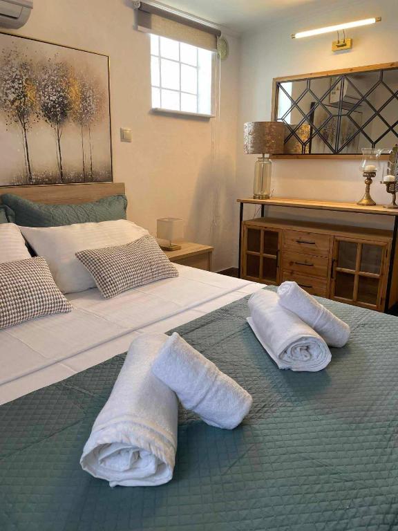 a bedroom with two towels on a bed at MANOLIS COTTAGE THANOS in Thános