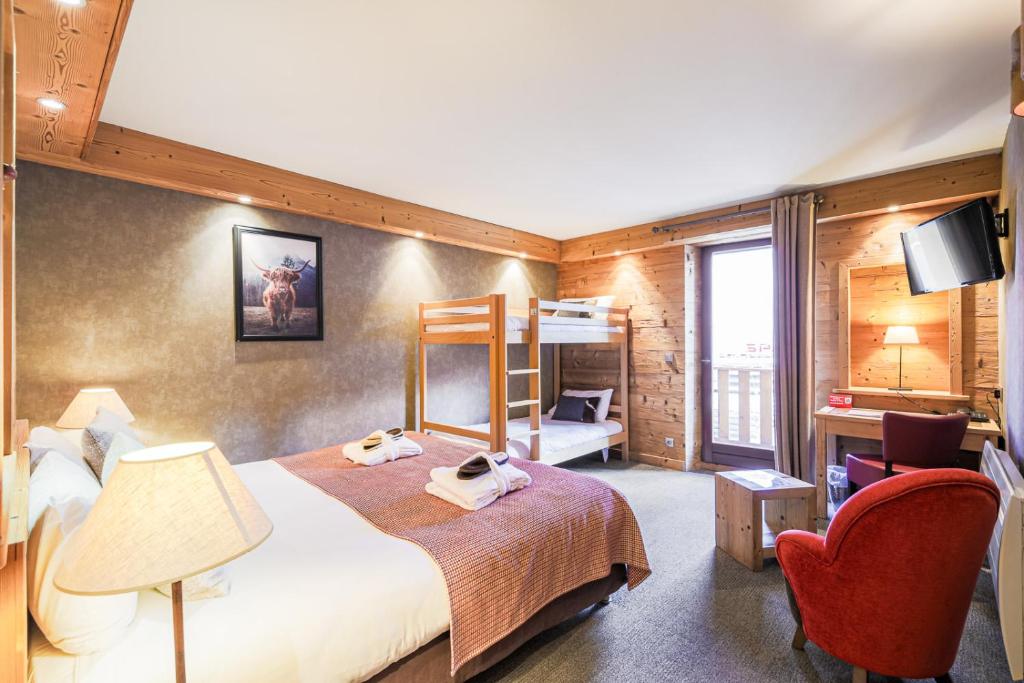 Postel nebo postele na pokoji v ubytování Hôtel et Spa les Clarines