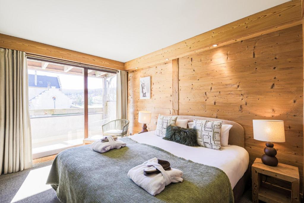 Postel nebo postele na pokoji v ubytování Hôtel et Spa les Clarines