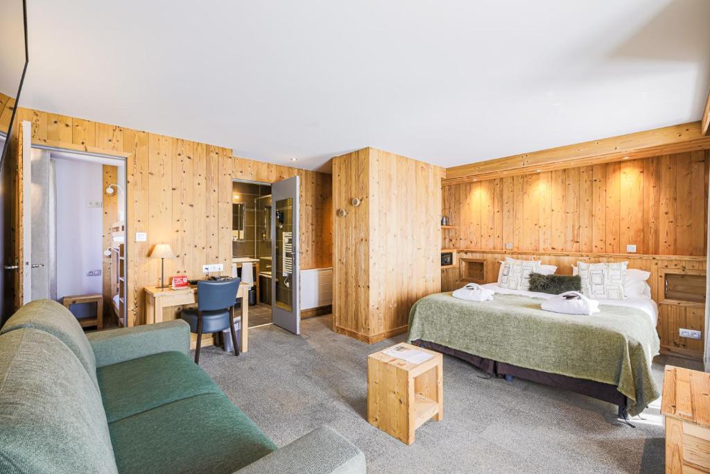 Postel nebo postele na pokoji v ubytování Hôtel et Spa les Clarines