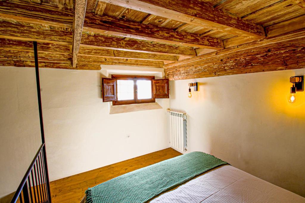 A bed or beds in a room at Palazzo Leopardi
