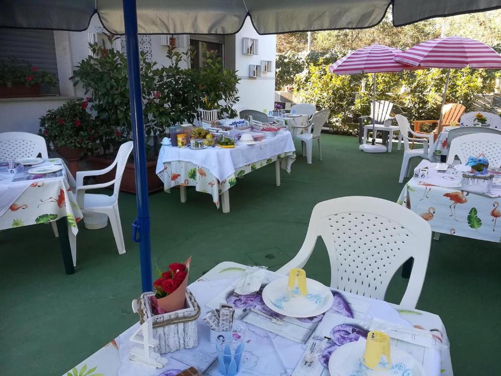 A restaurant or other place to eat at Villa Milla