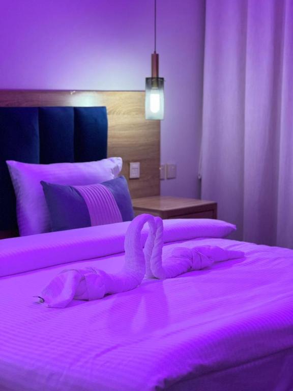 Postel nebo postele na pokoji v ubytování ضيف بارك للأجنحة الفندقية