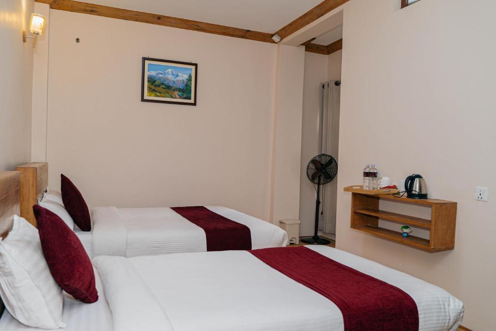 Postel nebo postele na pokoji v ubytování Bardali Restro and Residency