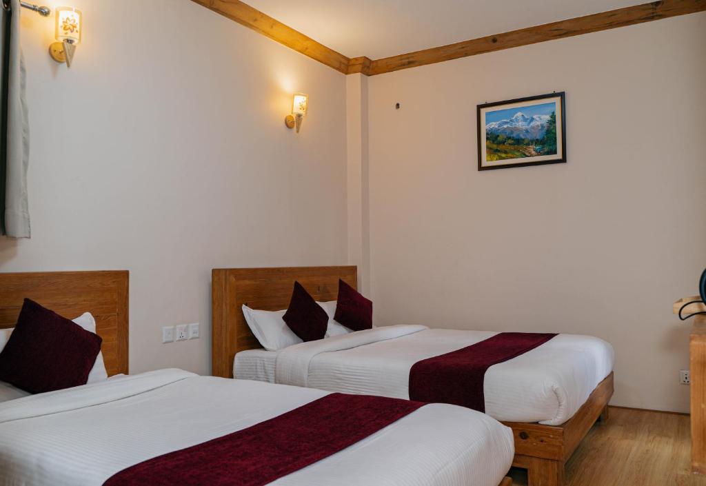 Postel nebo postele na pokoji v ubytování Bardali Restro and Residency