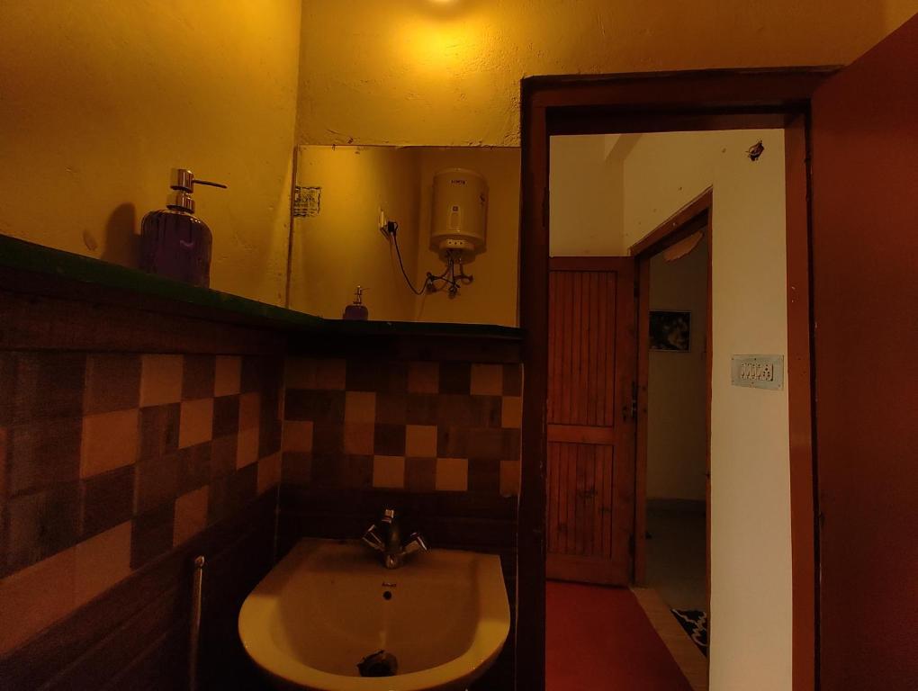 Koupelna v ubytování TSUKIMI Homestay, Naggar, Manali