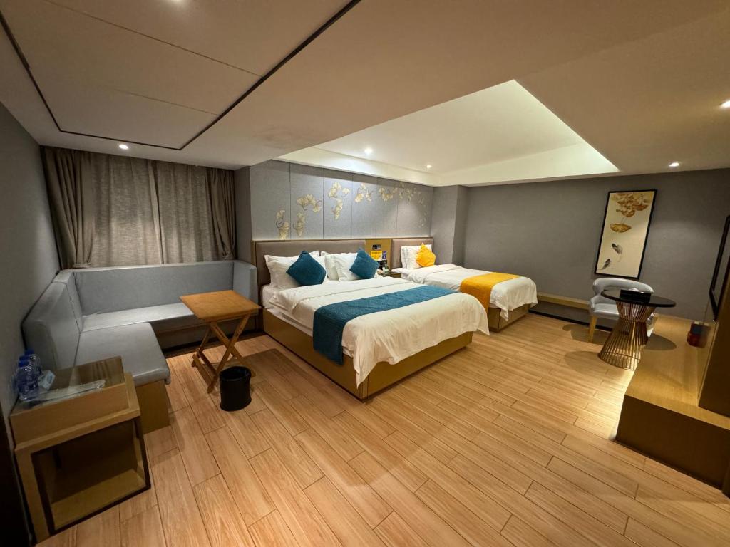 Postel nebo postele na pokoji v ubytování Orange Tree International Hotel Zhujiang New Town Huacheng Sqaure Branch - Free Shuttle Bus to Canton Fair Complex During Canton Fair Period